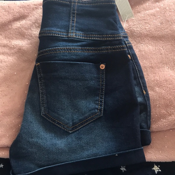 Shorts - Picture 2 of 4